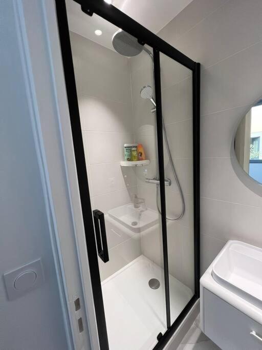 Апартаменты Cosy Flat For 6 People #2 Аньер-сюр-Сен Экстерьер фото